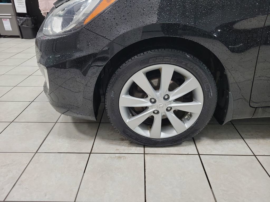 Used 2013 Hyundai Accent SE image 46