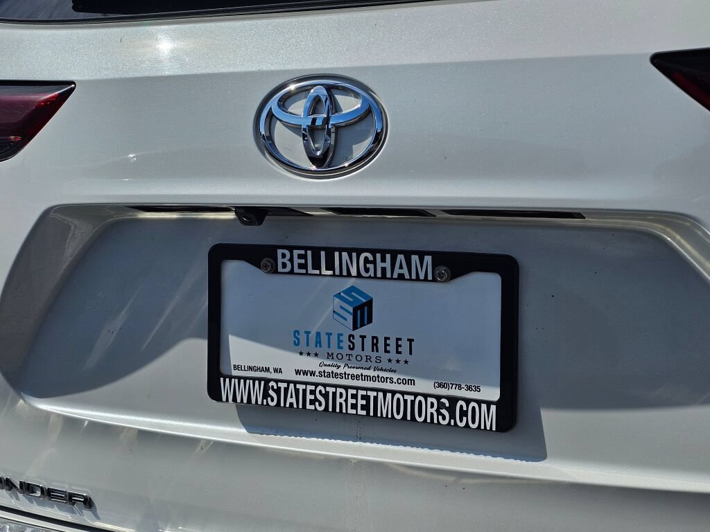Used 2025 Toyota Highlander XLE AWD/4WD image 13