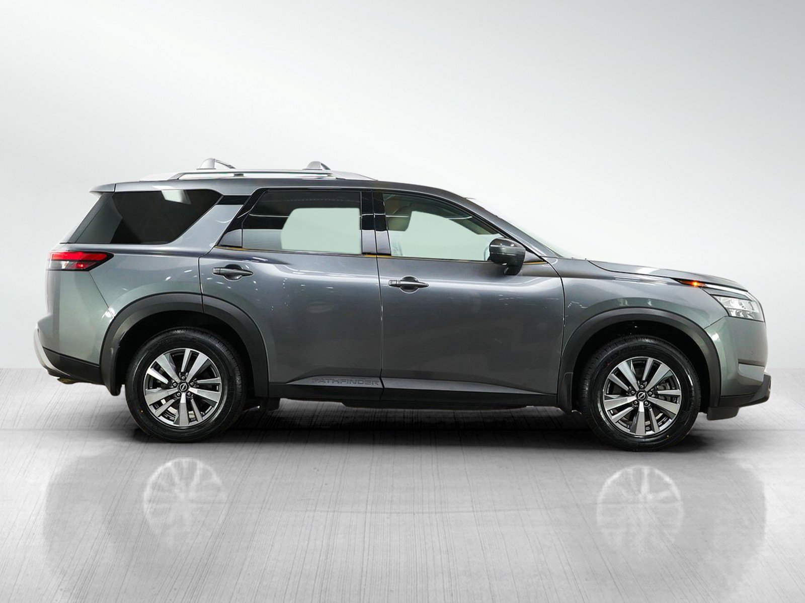 Used 2024 Nissan Pathfinder SL w/ Black Appearance Package AWD/4WD image 6