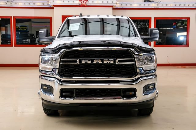 Used 2024 RAM 3500 Tradesman w/ Chrome Appearance Group AWD/4WD image 9