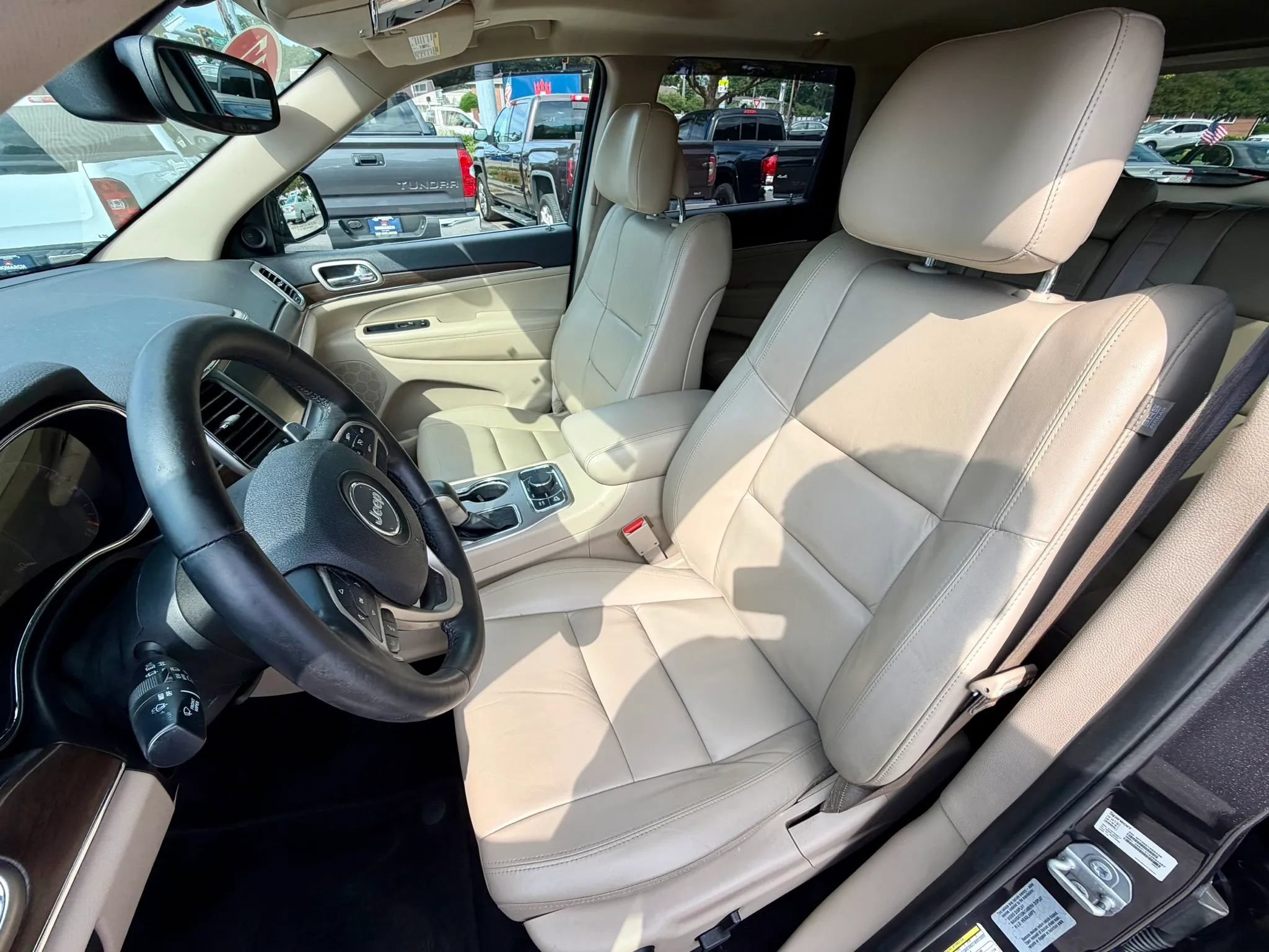Used 2017 Jeep Grand Cherokee Limited AWD/4WD image 8