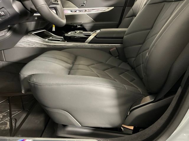 Used 2024 BMW 760i xDrive image 31