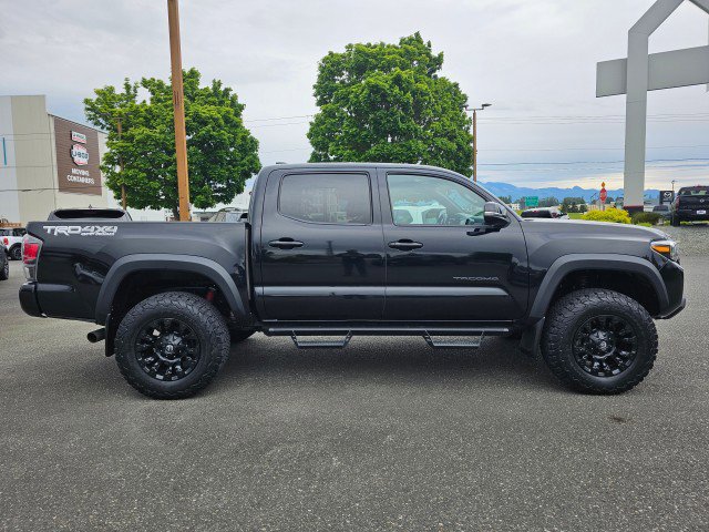 Used 2021 Toyota Tacoma TRD Off-Road w/ Technology Package AWD/4WD image 2