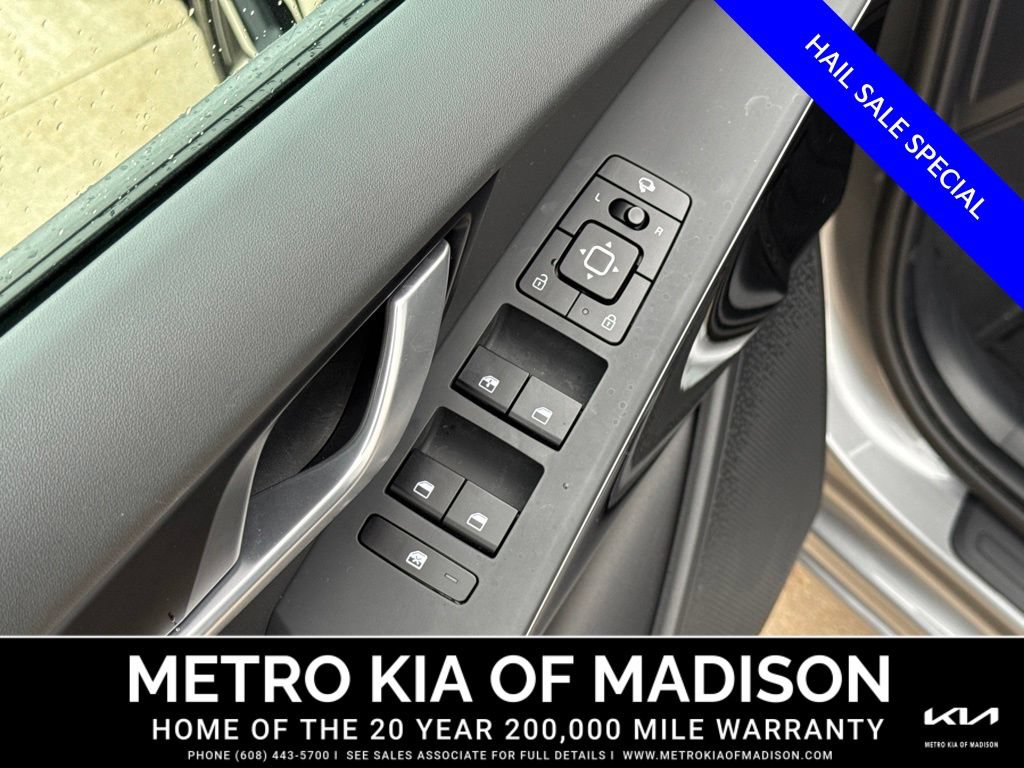 Used 2025 Kia Niro EX Touring FWD image 11