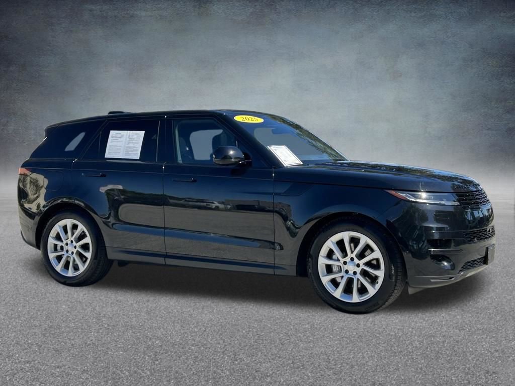 Used 2025 Land Rover Range Rover Sport SE image 4