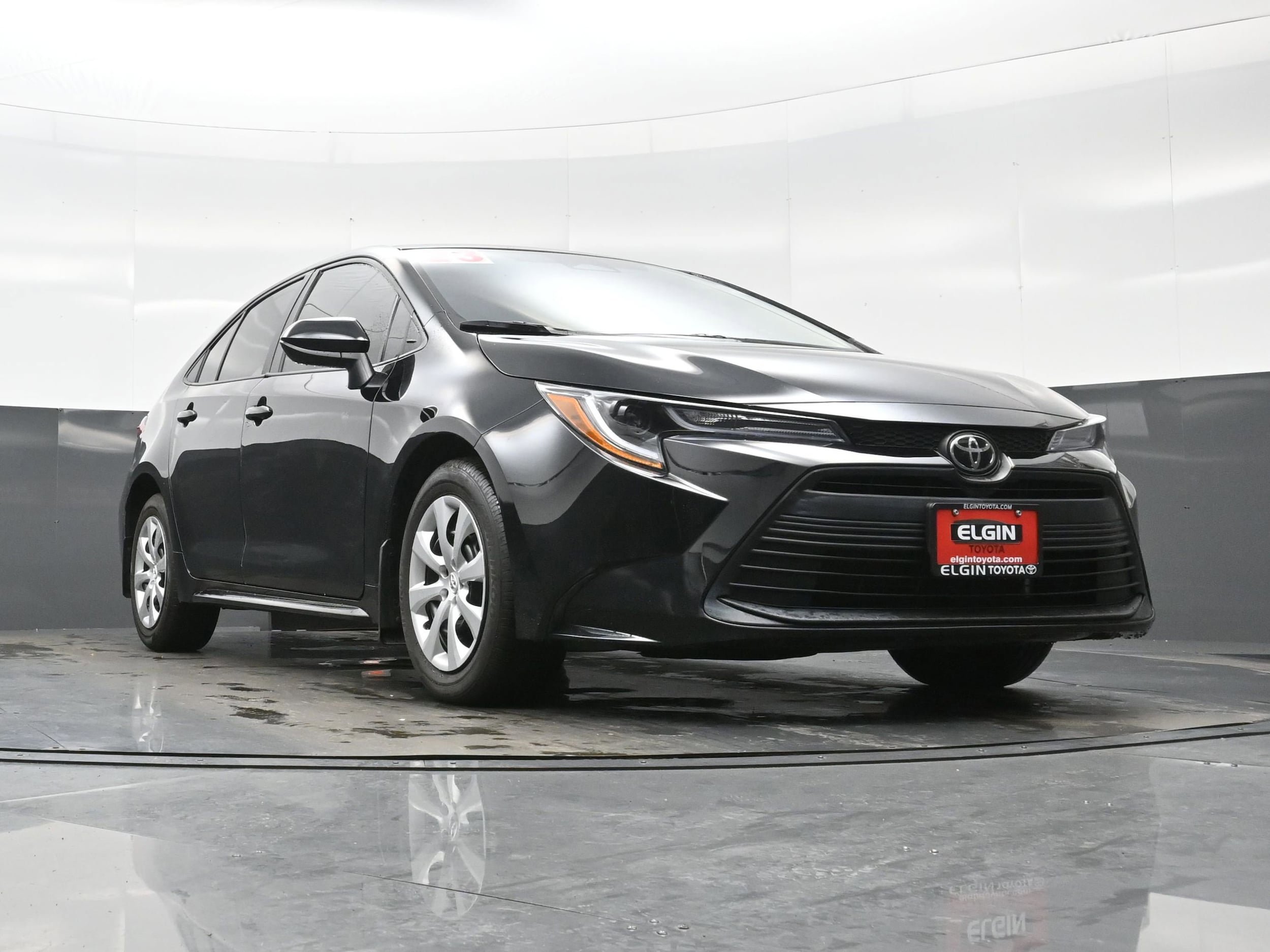 Used 2025 Toyota Corolla LE FWD image 24