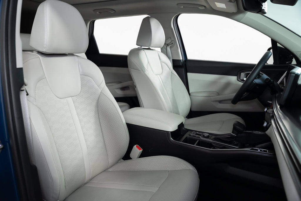 Used 2025 Kia Sorento S w/ Panoramic Sunroof Package FWD image 26