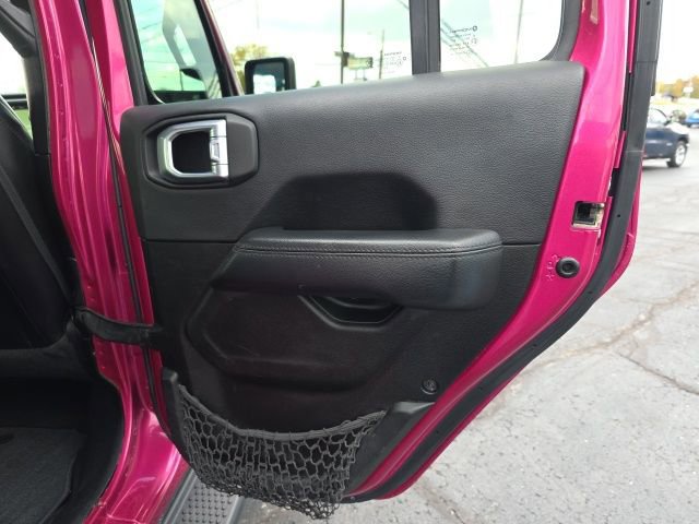 Used 2022 Jeep Wrangler Unlimited Sahara image 45