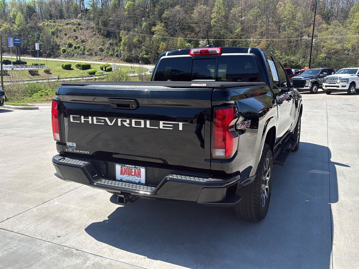 Used 2023 Chevrolet Colorado Z71 w/ Z71 Convenience Package 2 AWD/4WD image 7