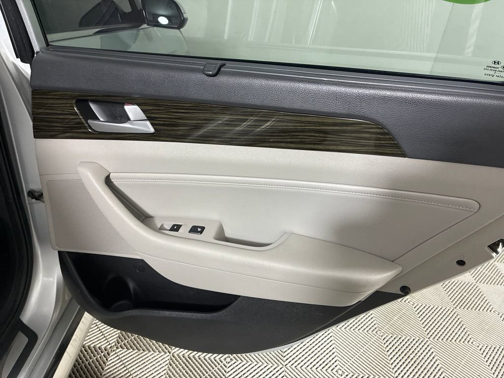 Used 2016 Hyundai Sonata Limited w/ Option Group 05 image 29