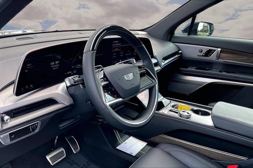 Certified 2026 Cadillac Vistiq Premium Luxury w/ LPO, Floor Liner Package AWD/4WD image 17