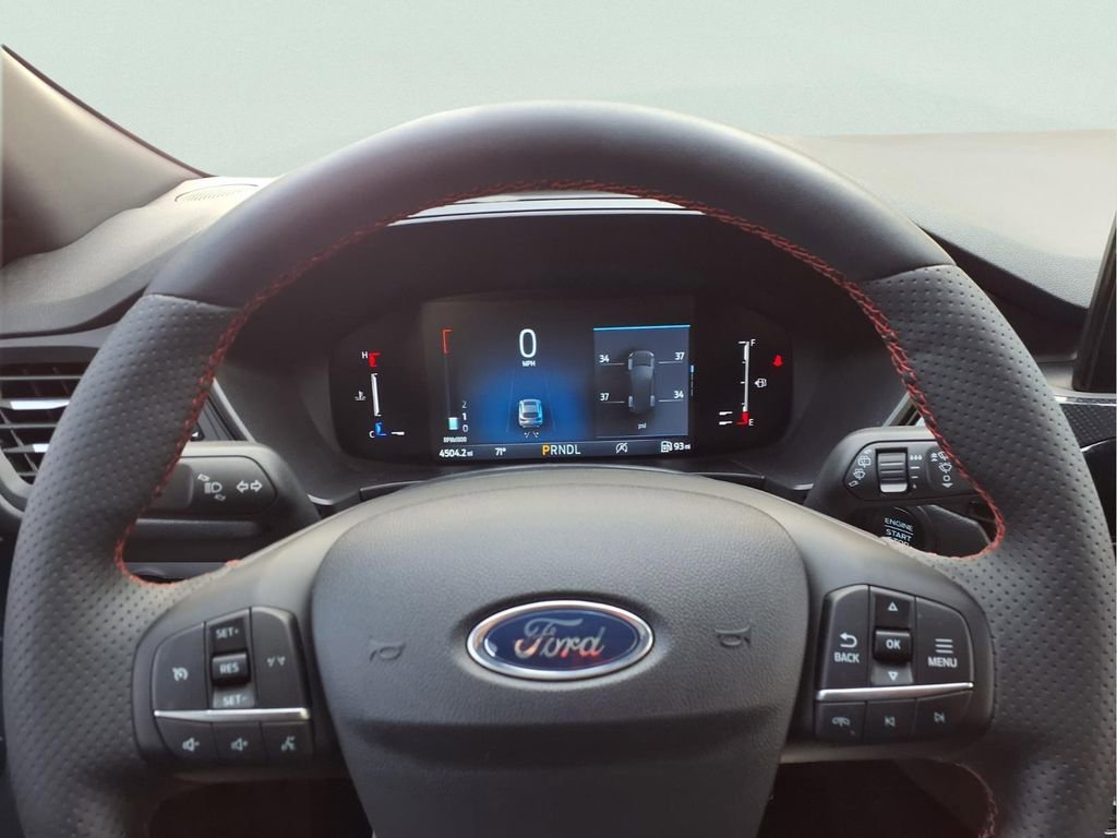 Used 2024 Ford Escape ST-Line w/ Cold Weather Package image 9