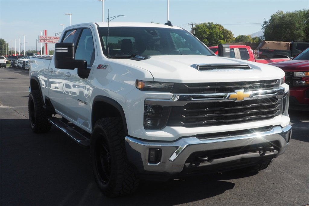 Used 2024 Chevrolet Silverado 2500 LT image 3
