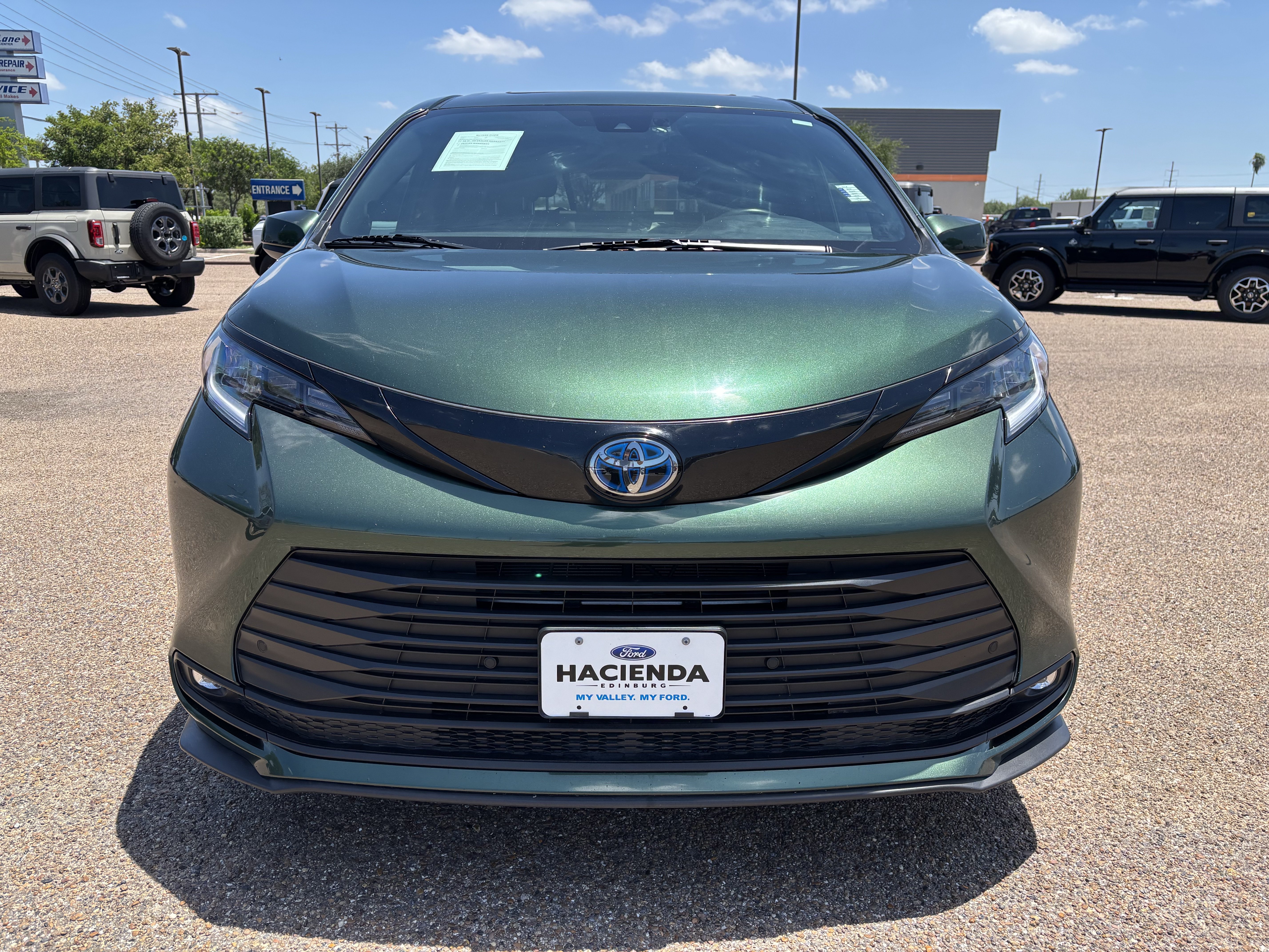 Used 2025 Toyota Sienna XLE Woodland Edition AWD/4WD image 6