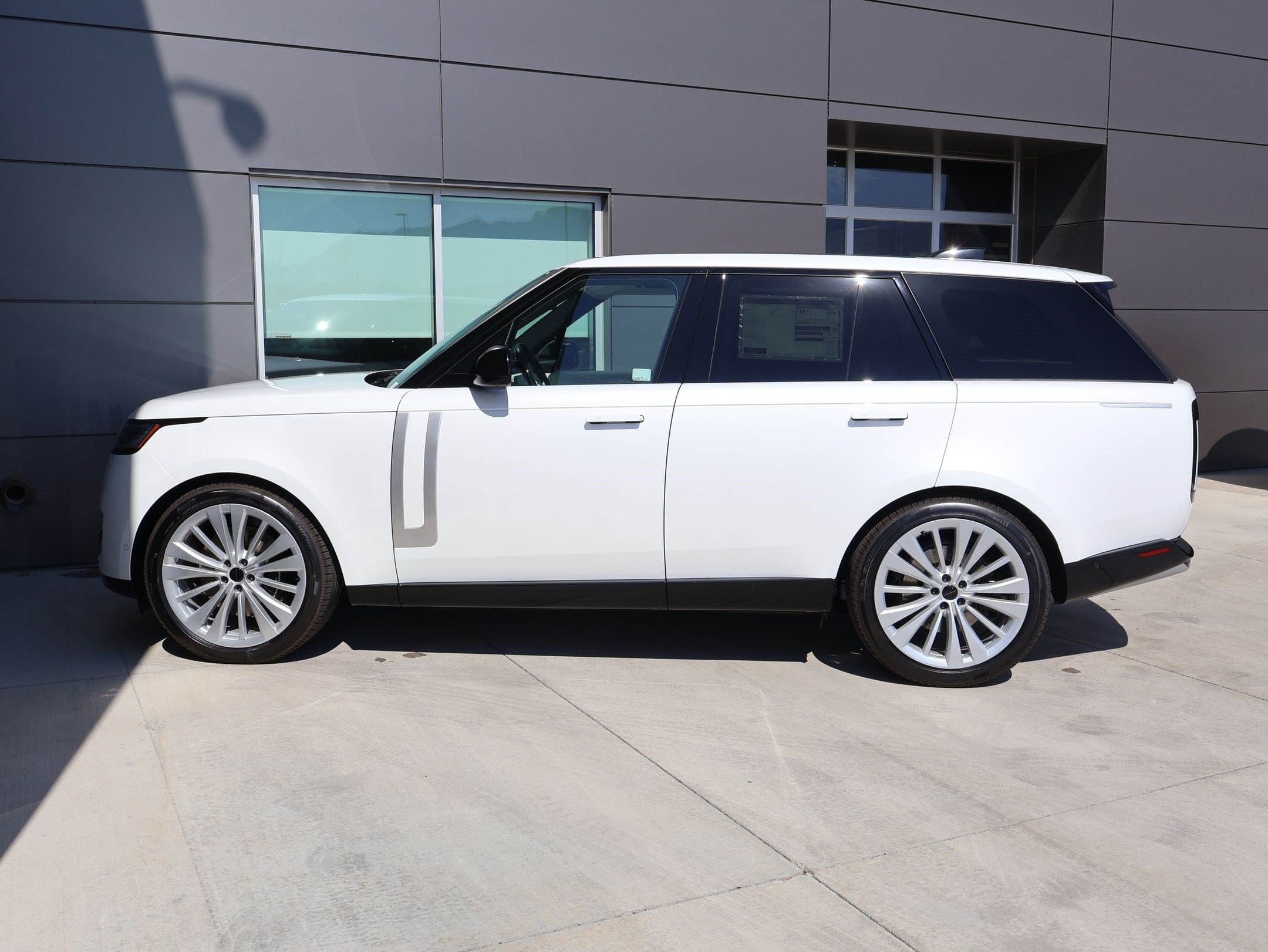 New 2026 Land Rover Range Rover Autobiography AWD/4WD image 9