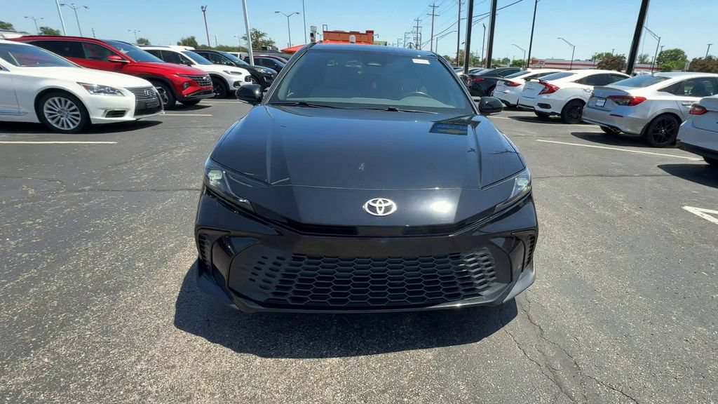 Used 2025 Toyota Camry SE w/ Convenience Package FWD image 3