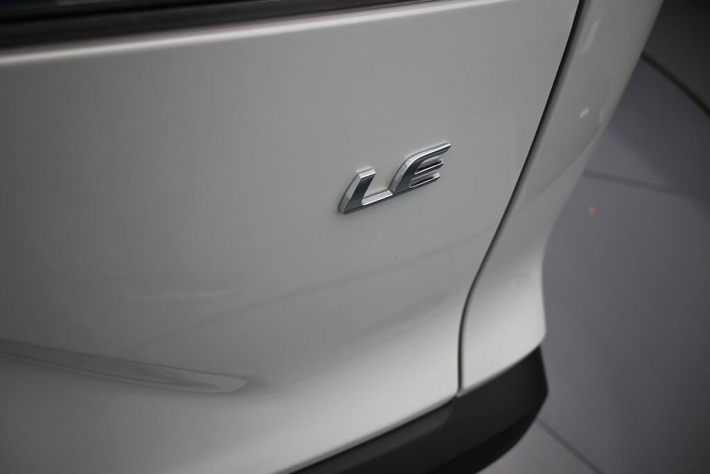 Used 2024 Toyota Corolla Cross LE FWD image 39
