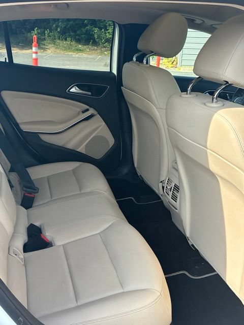 Used 2019 Mercedes-Benz GLA 250 4MATIC w/ Premium Package image 7