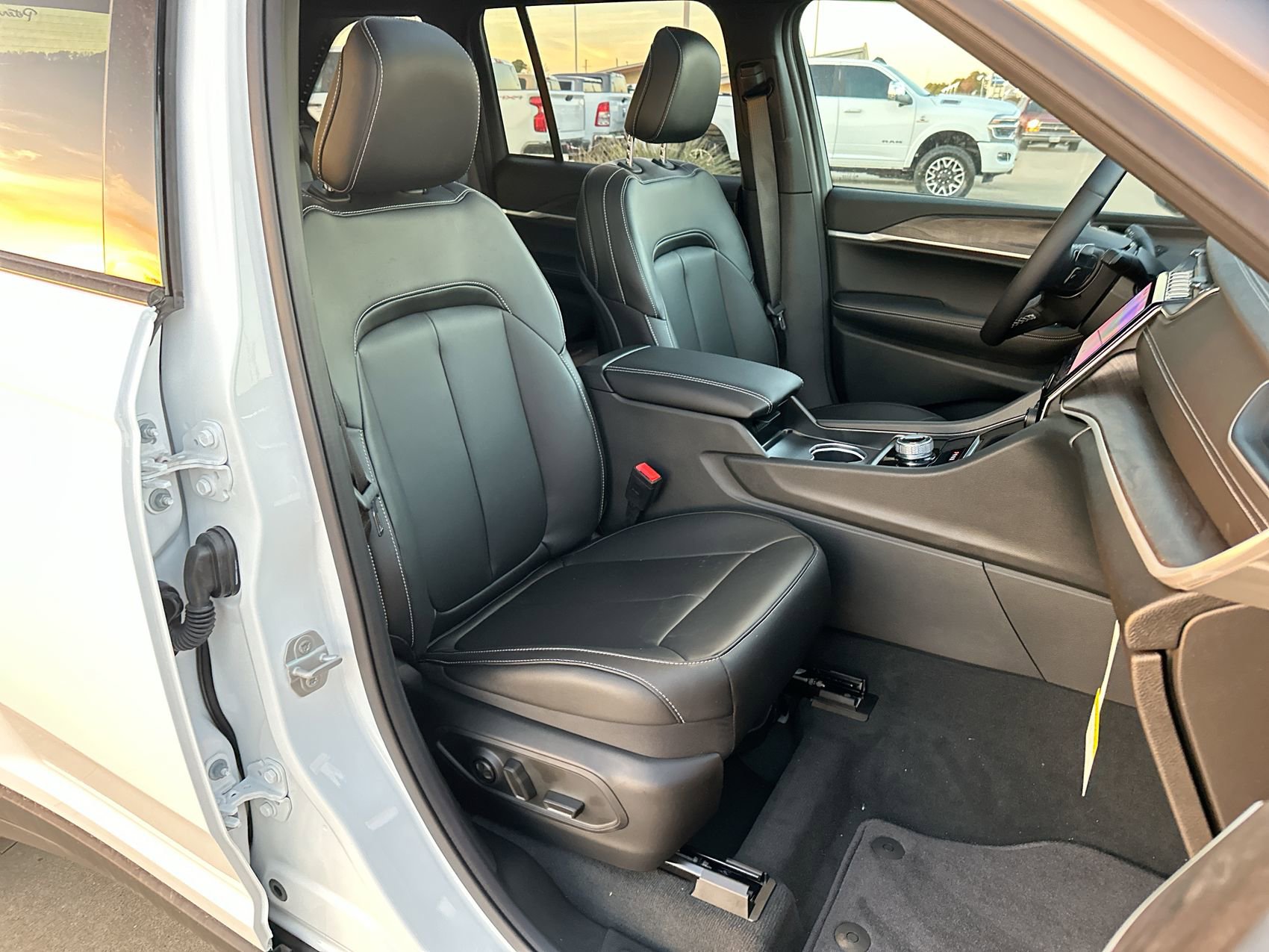 New 2025 Jeep Grand Cherokee Limited w/ Black Appearance Package RWD image 24