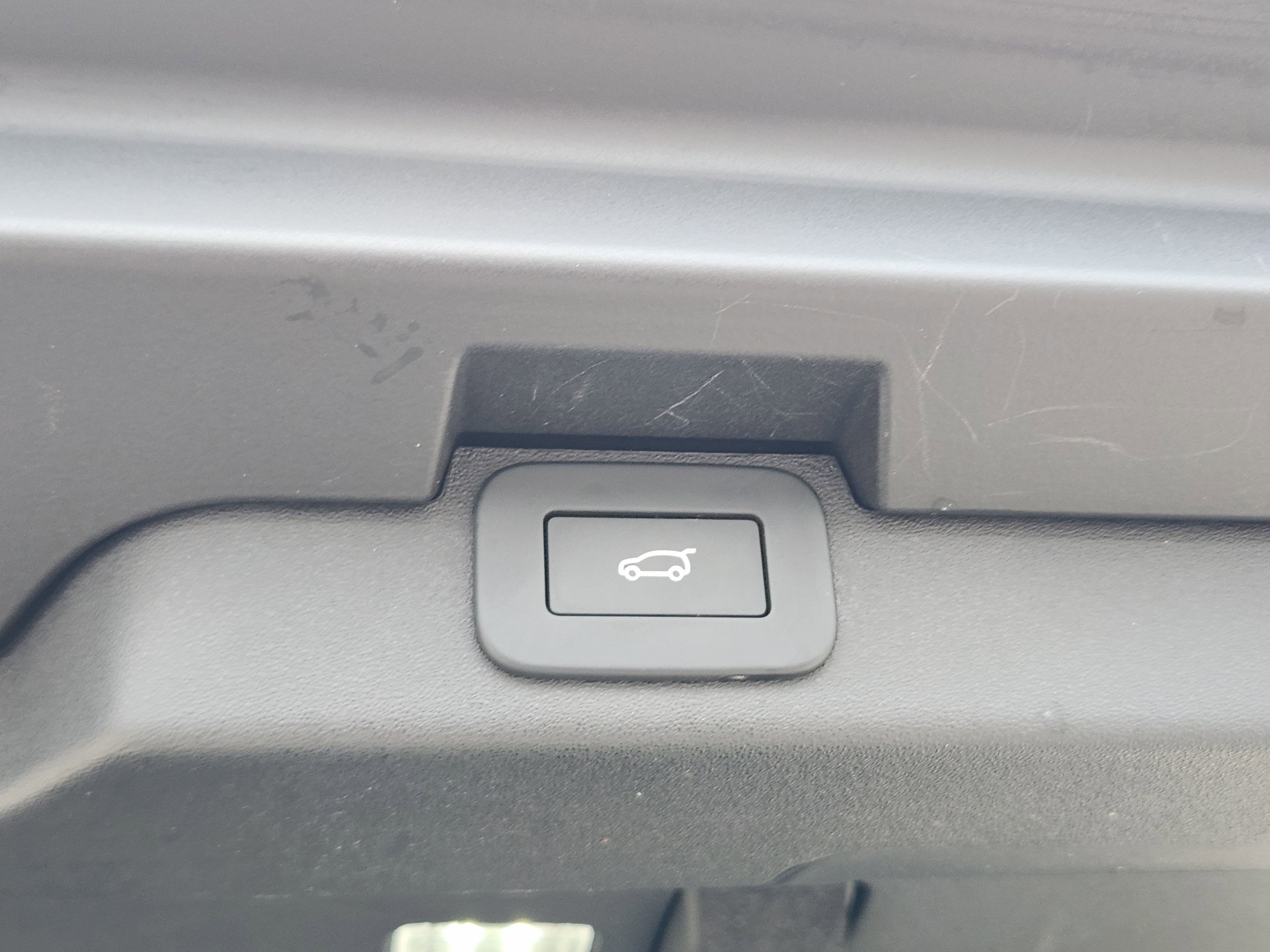 Certified 2025 Land Rover Discovery Dynamic SE image 34