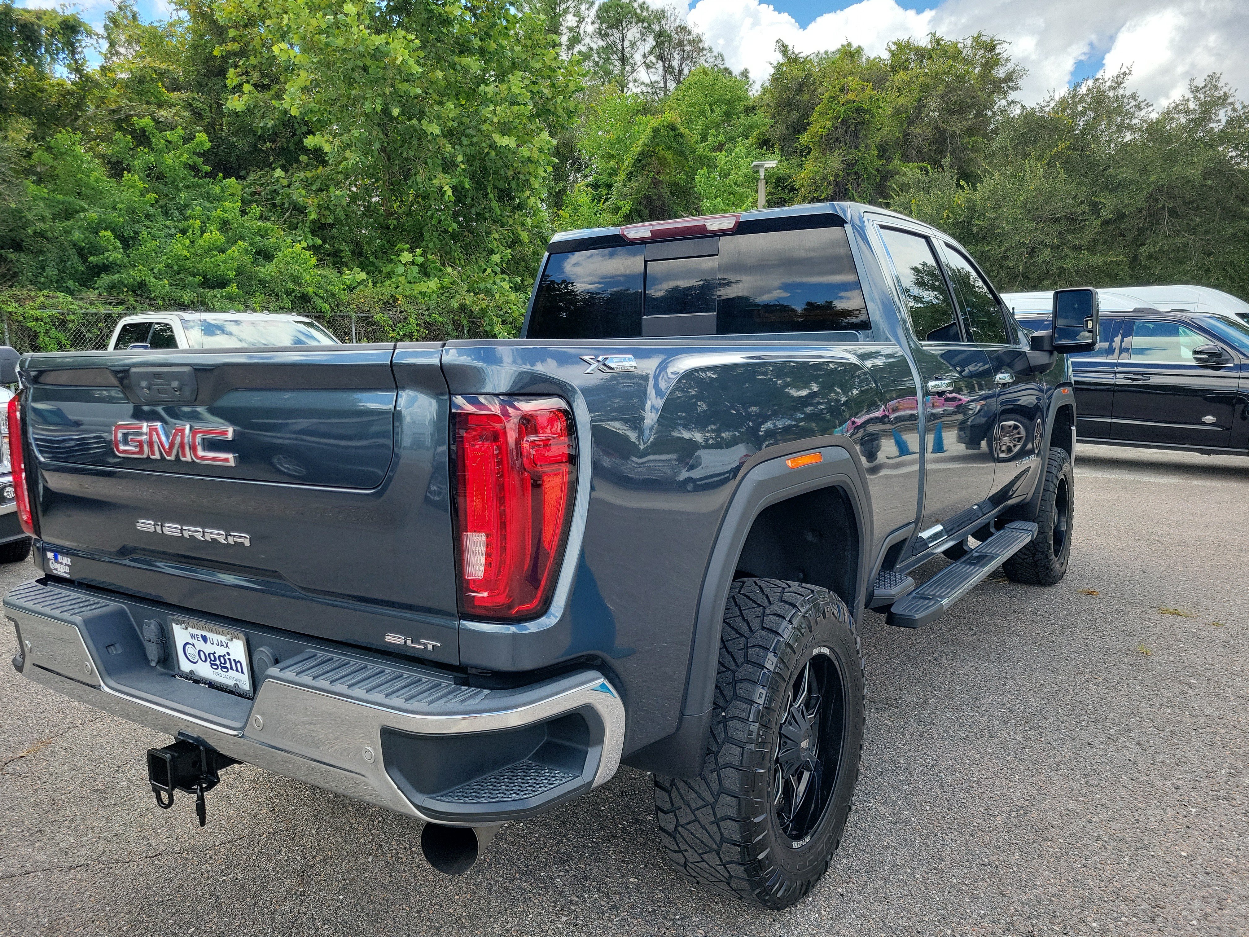 Used 2020 GMC Sierra 2500 SLT w/ SLT Premium Plus Package AWD/4WD image 3