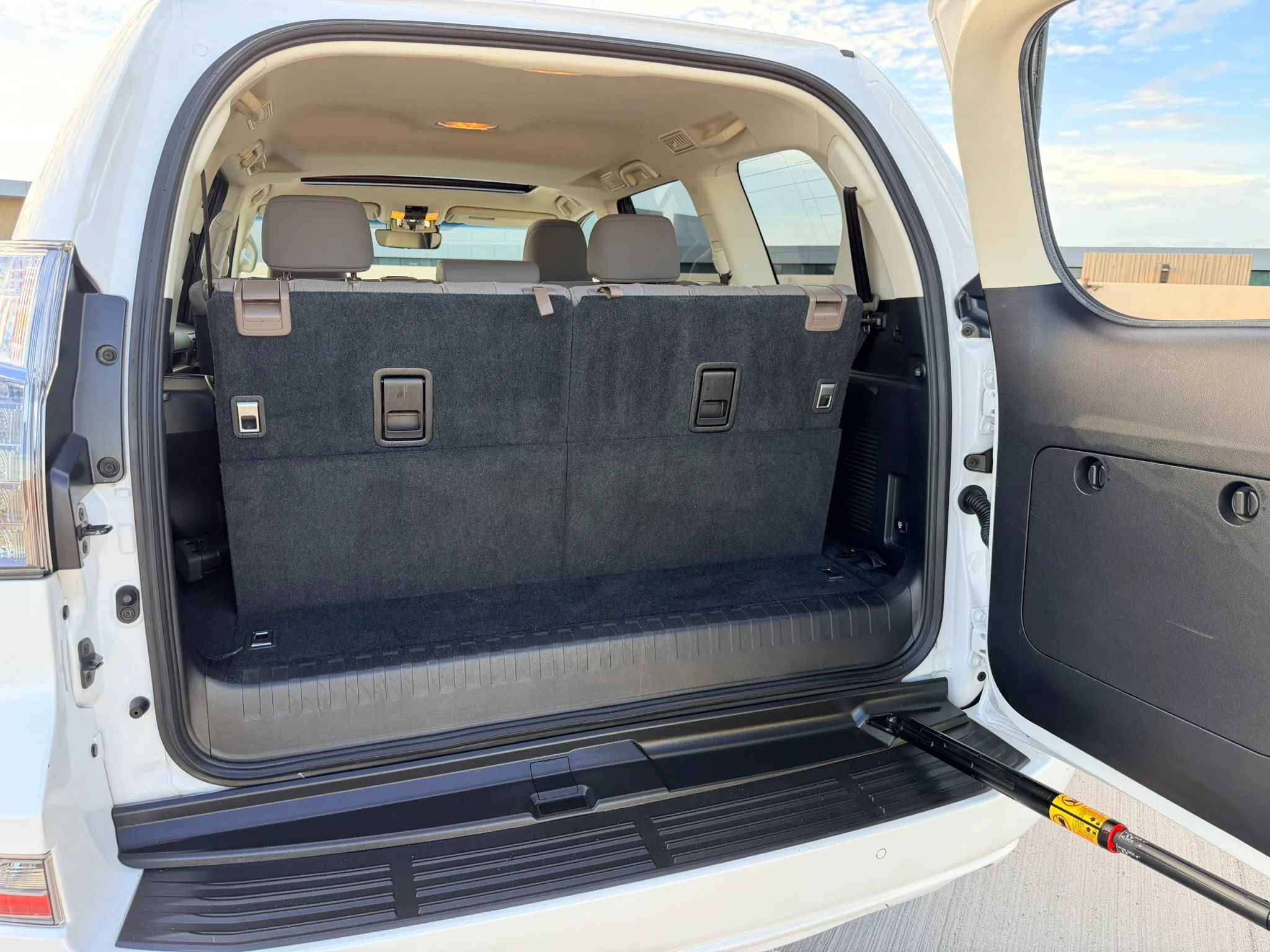 Used 2020 Lexus GX 460 Premium w/ Premium Package AWD/4WD image 14