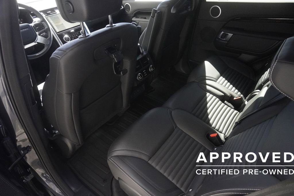 Used 2025 Land Rover Discovery S image 29