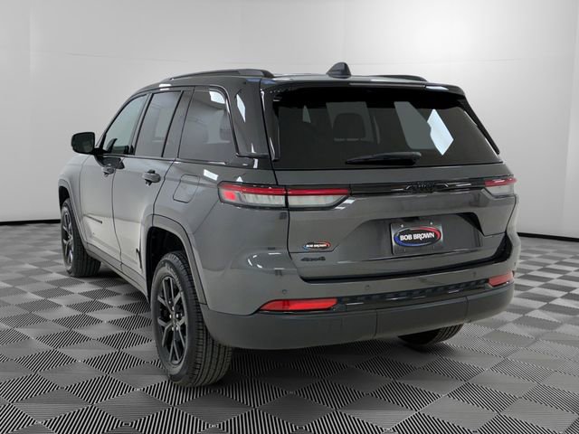 Used 2025 Jeep Grand Cherokee Altitude AWD/4WD image 3