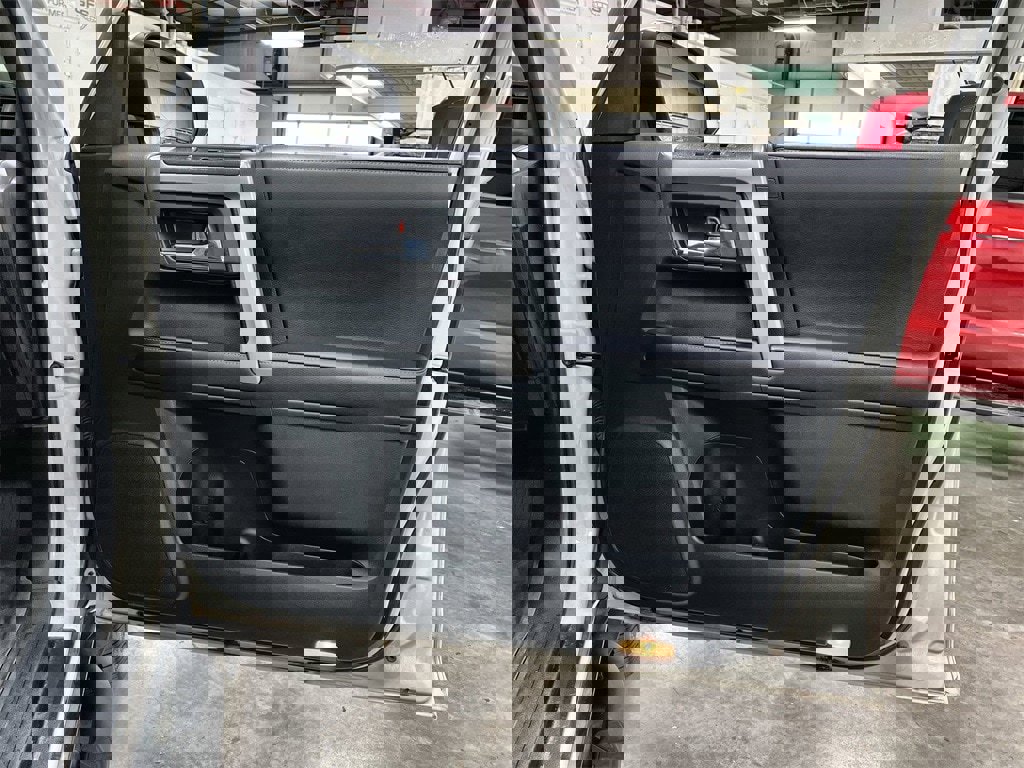 Used 2021 Toyota 4Runner SR5 Premium image 30