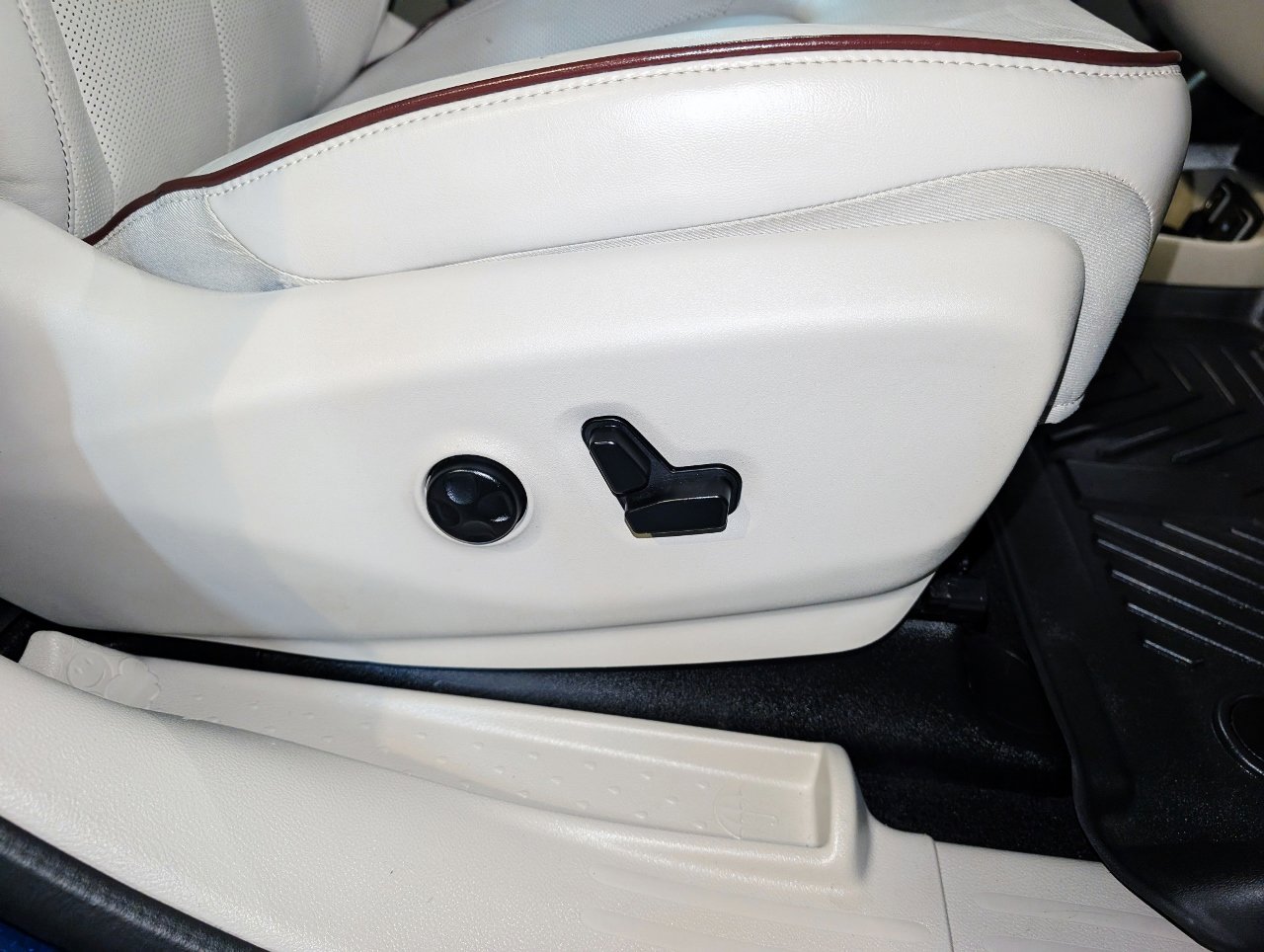 Used 2017 Chrysler Pacifica Limited image 42