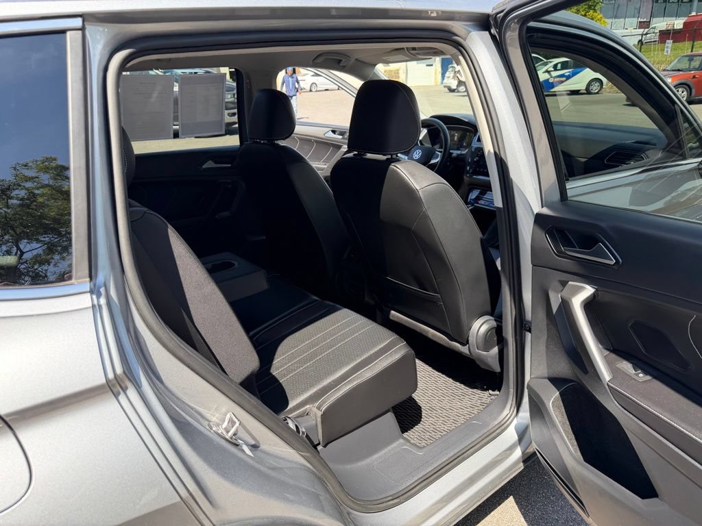 Certified 2023 Volkswagen Tiguan SE FWD image 18