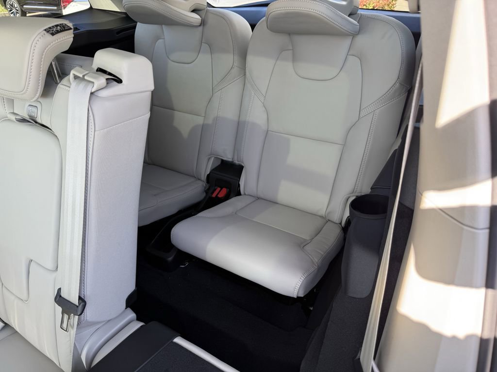 New 2026 Volvo XC90 B6 Ultra image 12