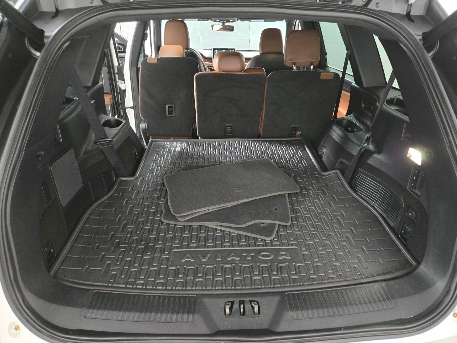 Used 2023 Lincoln Aviator Reserve w/ Equipment Group 201A image 14