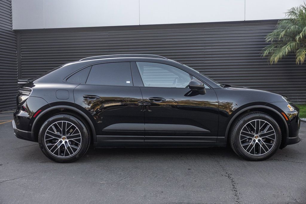 Certified 2025 Porsche Macan Electric image 8