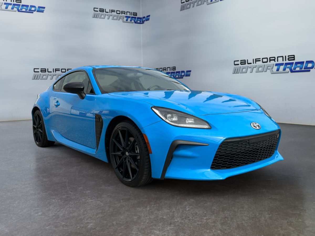 Used 2023 Toyota GR86 Premium RWD image 3