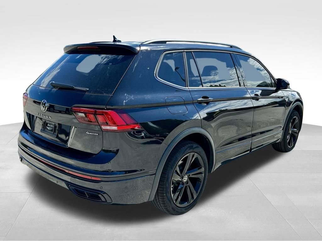 Certified 2024 Volkswagen Tiguan SE R-Line image 6