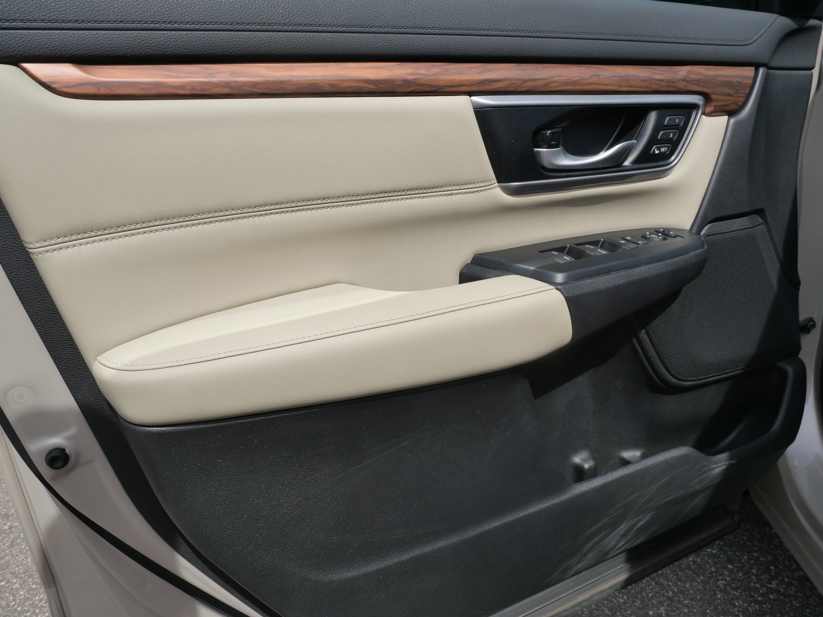 Used 2018 Honda CR-V Touring image 14