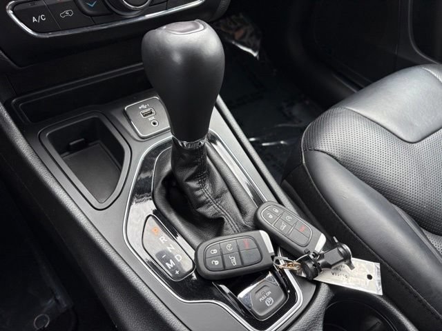 Used 2019 Jeep Cherokee Limited FWD image 15