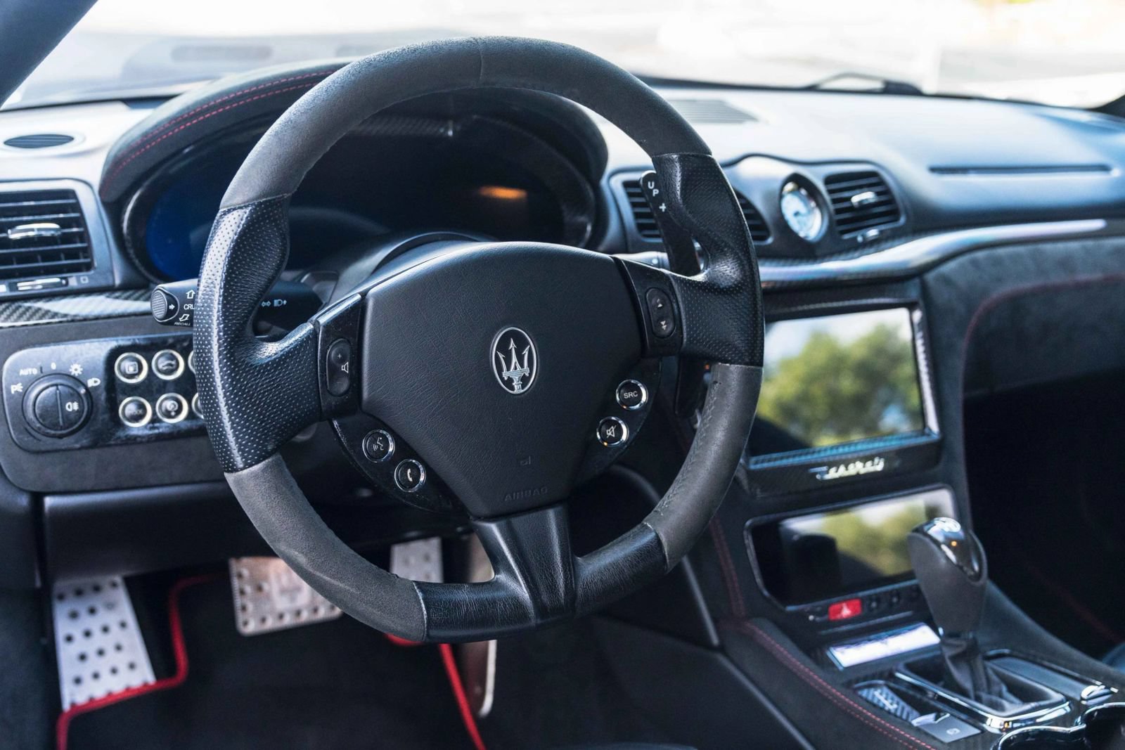 Used 2017 Maserati GranTurismo Sport RWD image 32