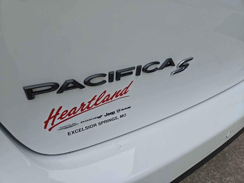 New 2026 Chrysler Pacifica Select w/ S Appearance Package FWD image 19