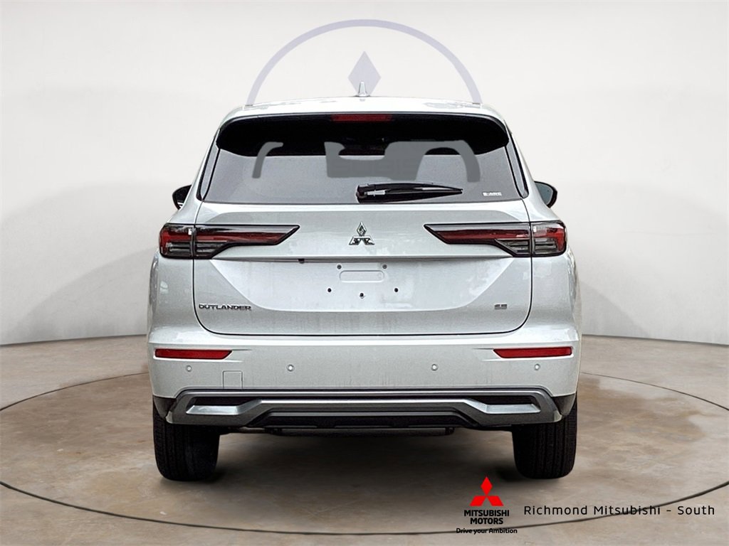 New 2025 Mitsubishi Outlander SE image 4