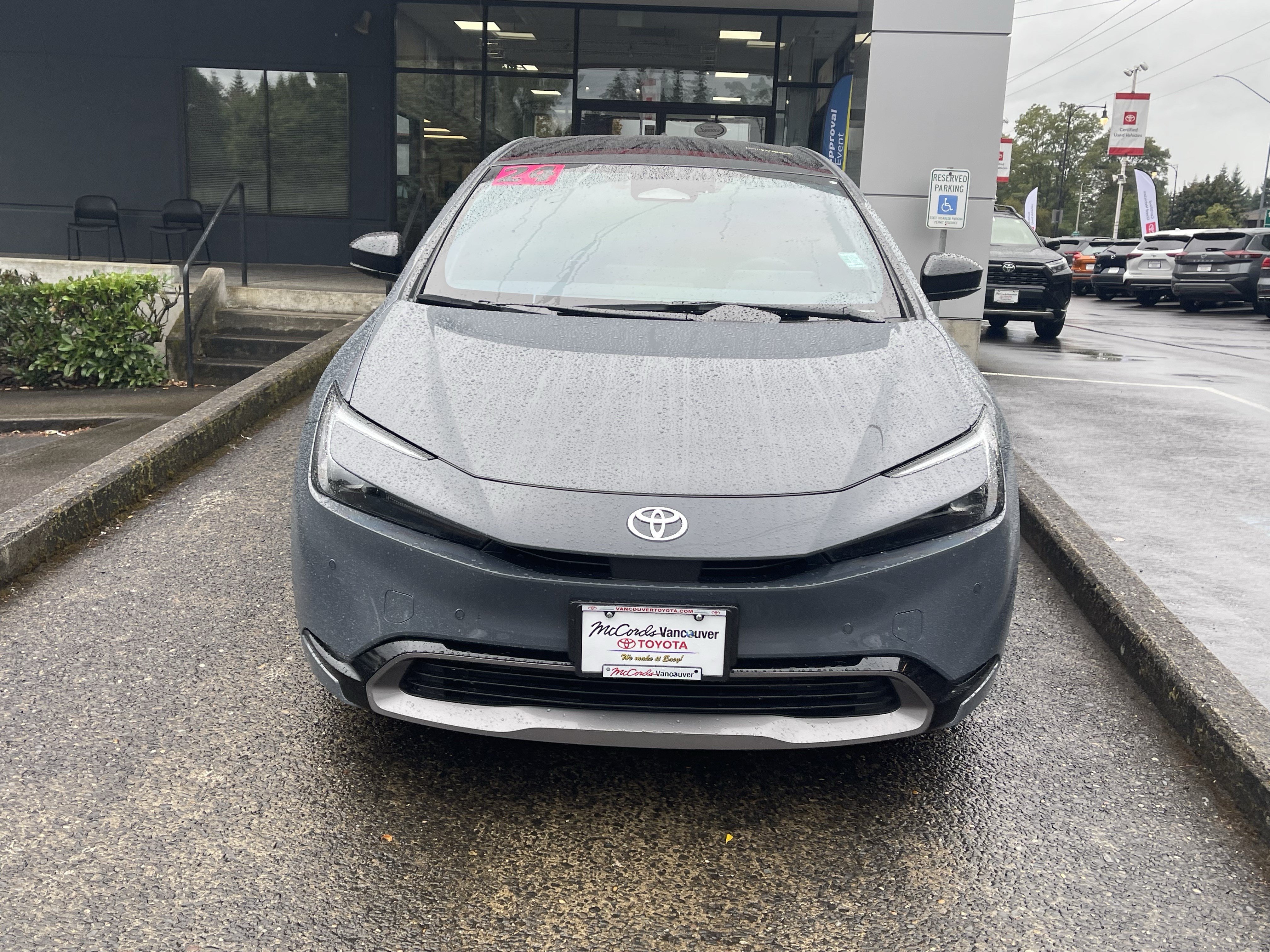 Certified 2024 Toyota Prius XLE FWD image 3