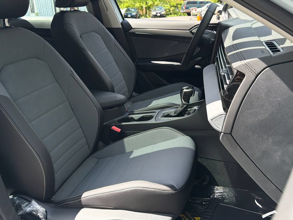 New 2026 Volkswagen Jetta SE FWD image 8