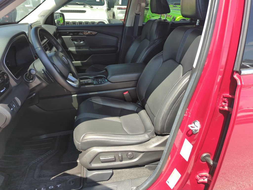 Used 2025 Honda Pilot Touring image 12