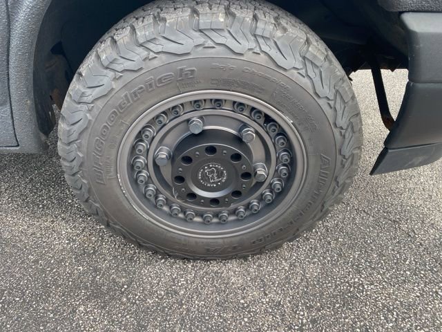 Used 2018 Chevrolet Express 2500 RWD image 9