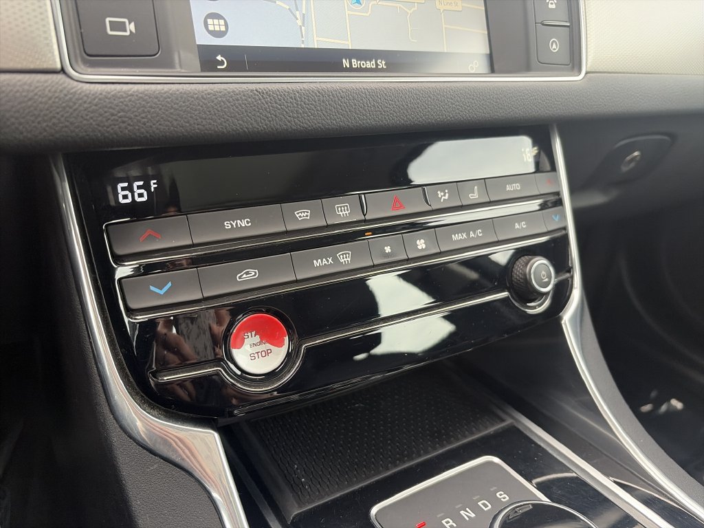 Used 2017 Jaguar XF Prestige AWD/4WD image 27