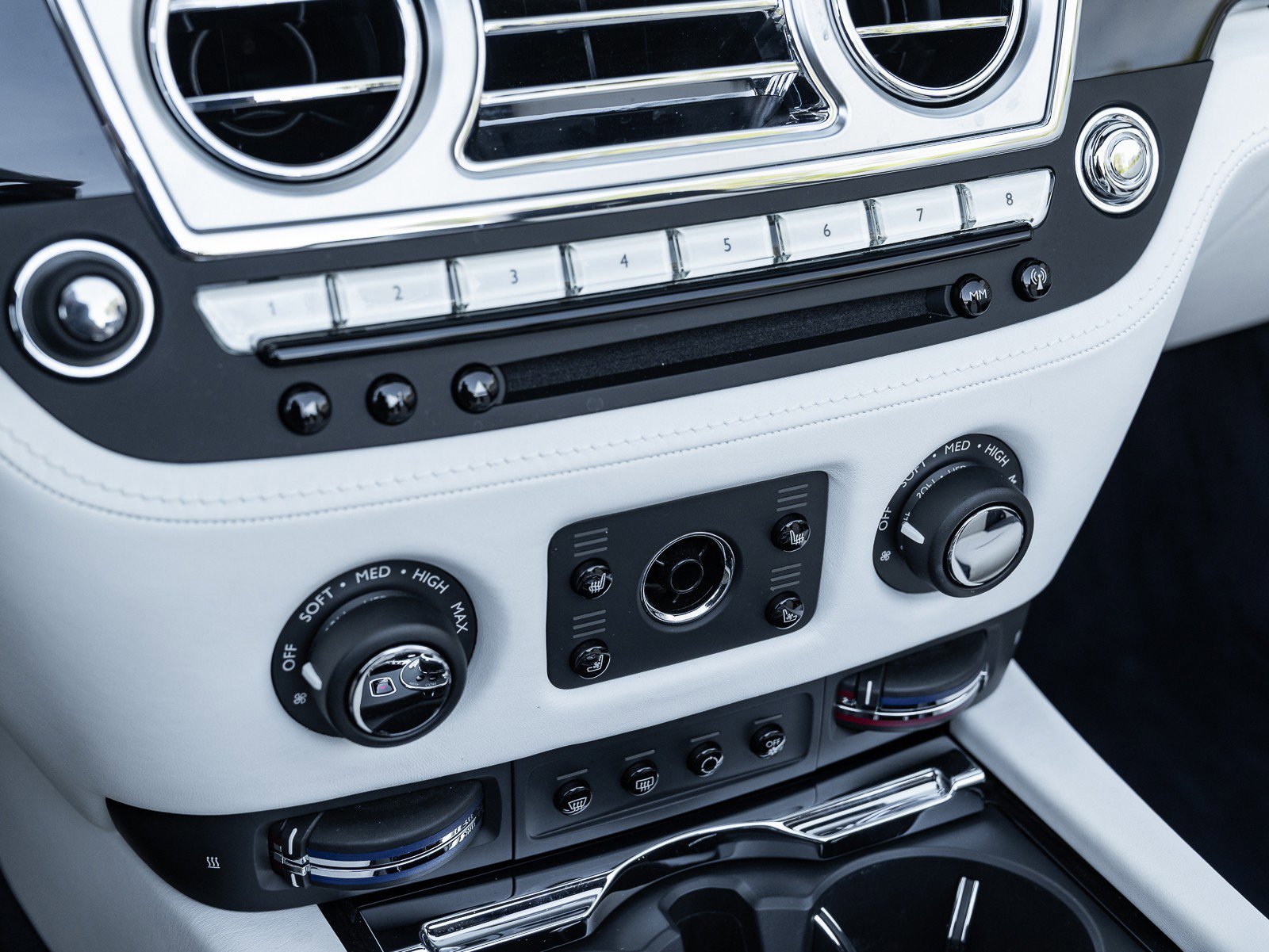 Used 2018 Rolls-Royce Dawn image 26