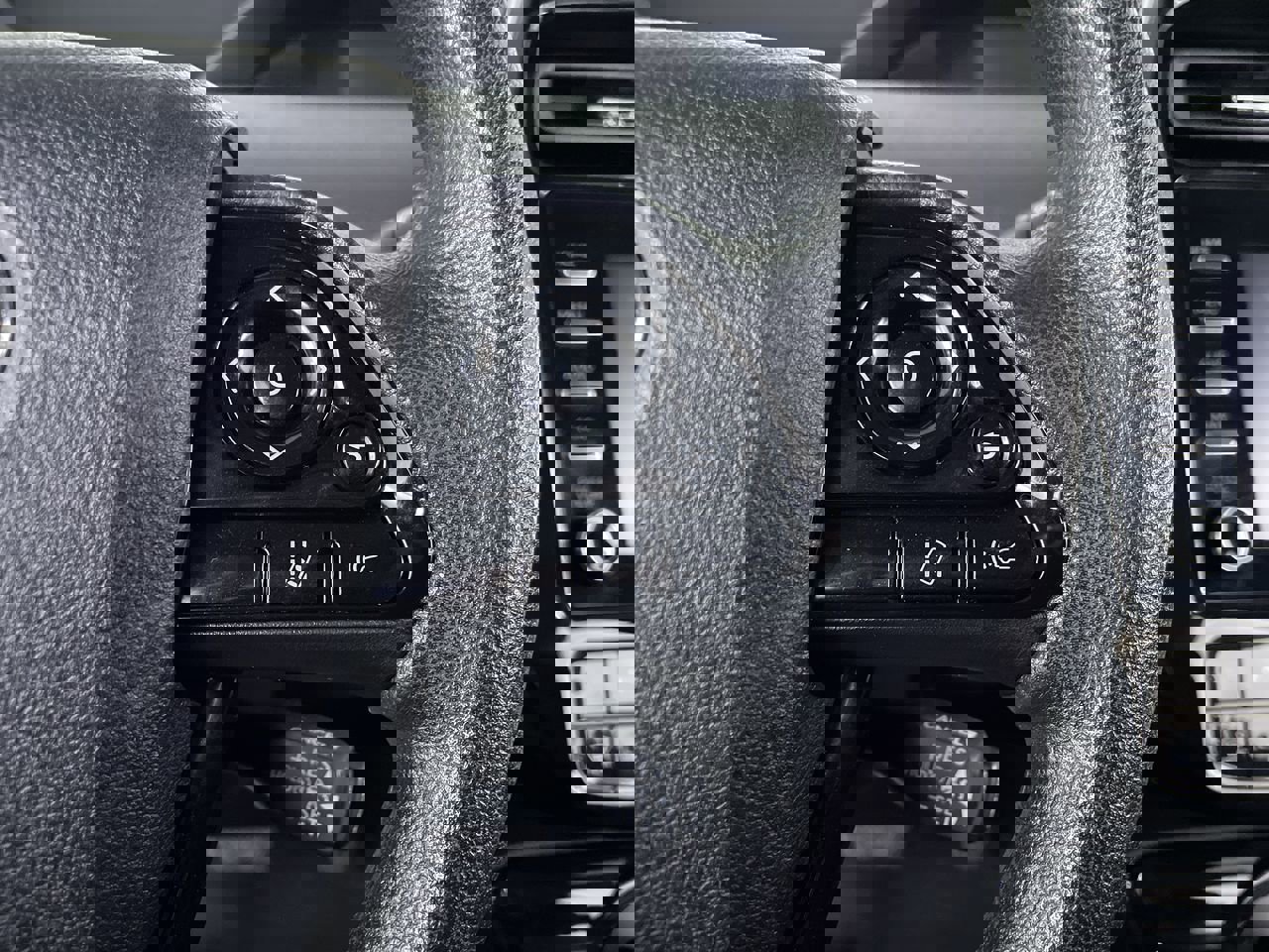 Used 2020 Toyota Prius LE image 25