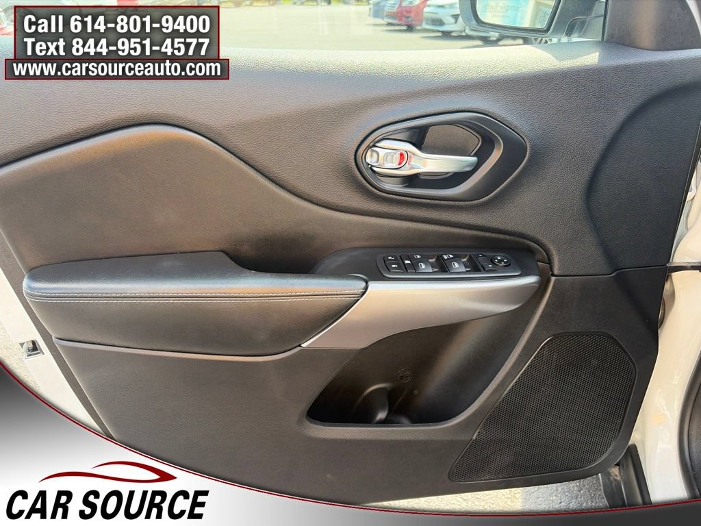 Used 2019 Jeep Cherokee Latitude w/ Popular Appearance Group AWD/4WD image 15