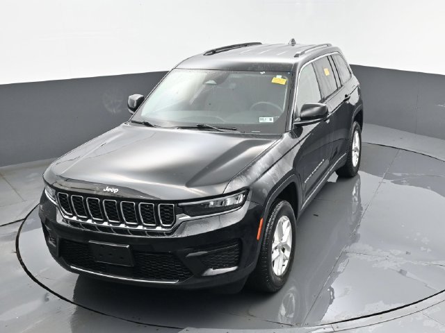 Used 2023 Jeep Grand Cherokee Laredo w/ Luxury Tech Group I AWD/4WD image 21